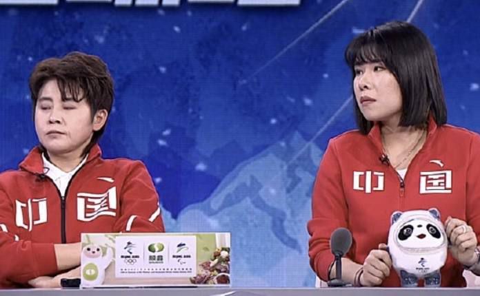 女生叉开腿让男生操